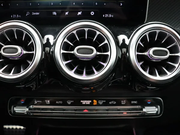 Mercedes-Benz GLB (2021) — foto 15 van 33