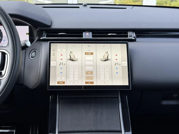 Land Rover Range Rover Velar (2024) — foto 15 van 28