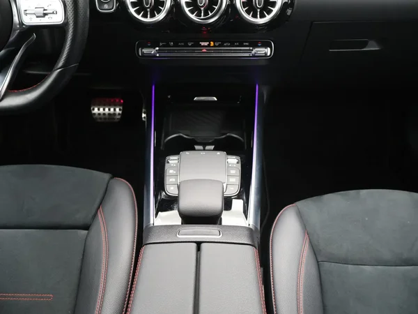 Mercedes-Benz GLA (2022) — foto 5 van 29