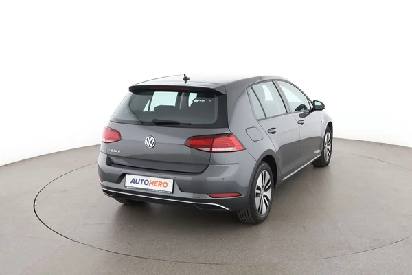 Volkswagen e-Golf (2020) — foto 12 van 16