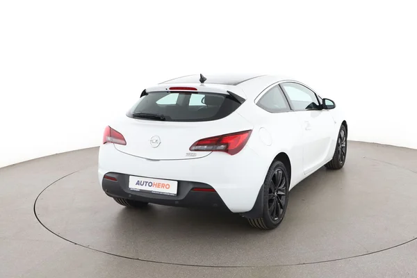 Opel Astra (2016) — foto 12 van 16