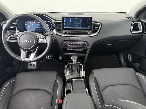 KIA Ceed SW (2023) — foto 31 van 31