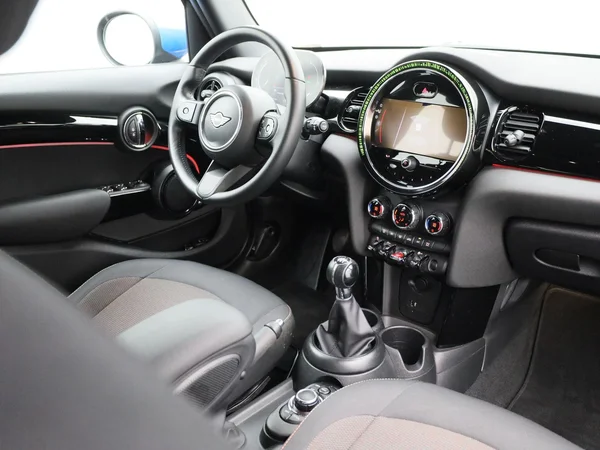 MINI Cooper (2022) — foto 31 van 40