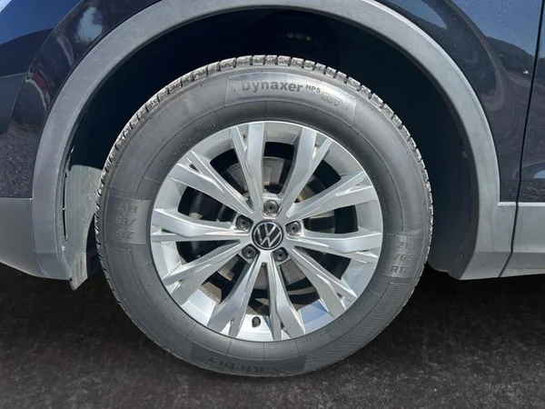 VOLKSWAGEN Tiguan (2023) — foto 25 van 31