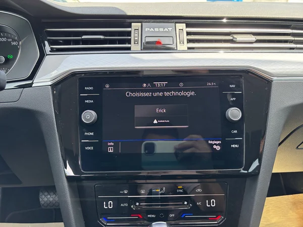 VOLKSWAGEN Passat Variant (2022) — foto 10 van 21