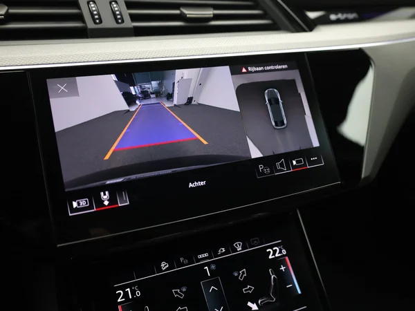 AUDI Q8 e-tron Sportback (2025) — foto 21 van 24