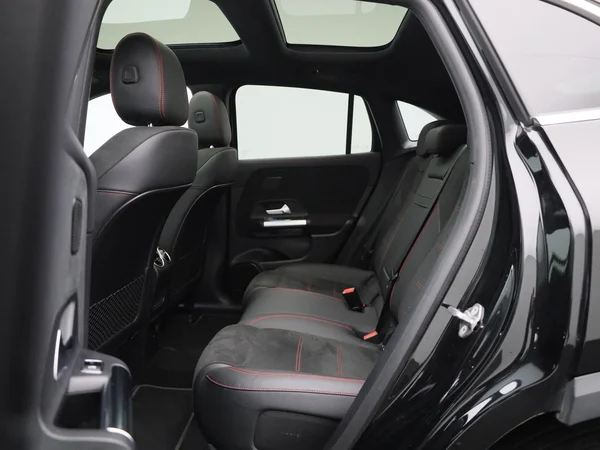 Mercedes-Benz EQA (2021) — foto 6 van 48