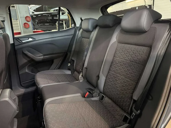 Volkswagen T-Cross (2019) — foto 14 van 16