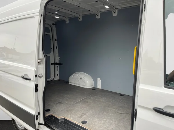 VOLKSWAGEN Crafter 35 Fourgon Mwb Hr (2023) — foto 9 van 22