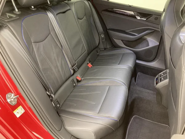 VOLKSWAGEN Passat SW (2024) — foto 28 van 36