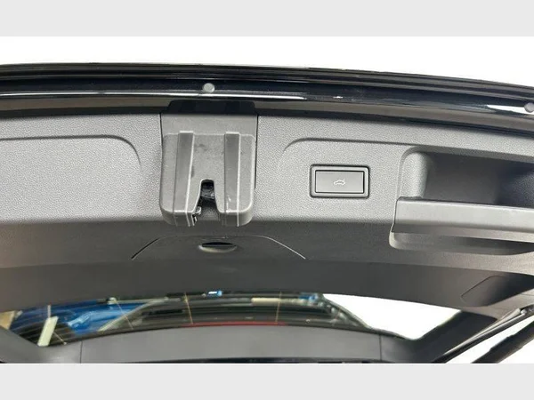 VOLKSWAGEN Touran (2026) — foto 14 van 17