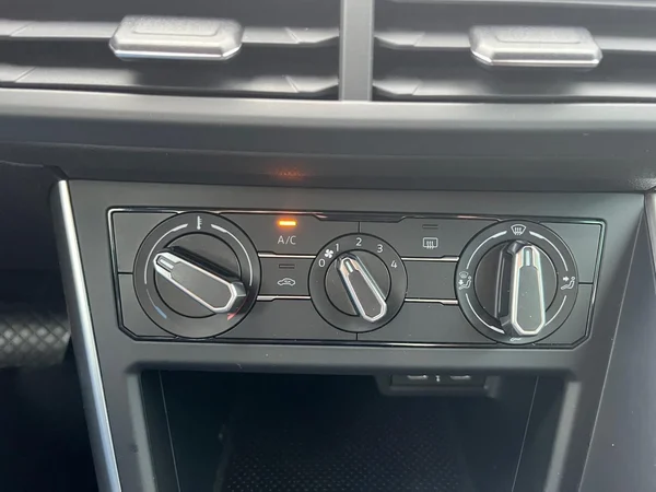 VOLKSWAGEN Polo (2024) — foto 8 van 18