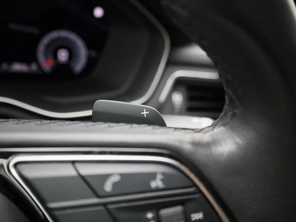 Audi A4 (2023) — foto 16 van 45
