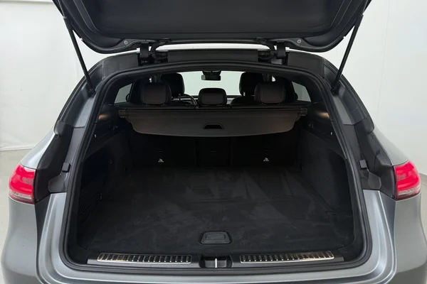 Mercedes-Benz EQC (2020) — foto 19 van 23
