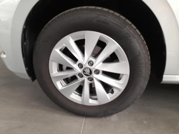 SKODA Kamiq (2025) — foto 3 van 23