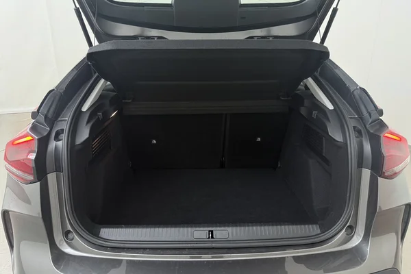 Citroen C4 (2022) — foto 18 van 22