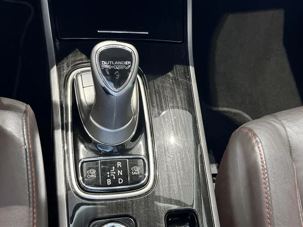 Mitsubishi Outlander (2018) — foto 9 van 21