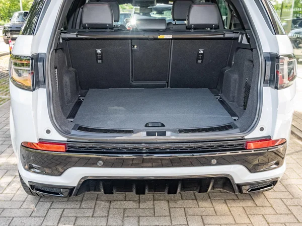Land Rover Discovery Sport (2023) — foto 21 van 30