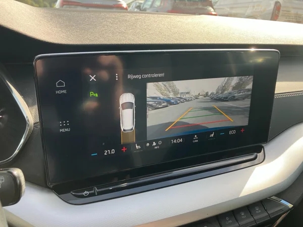SKODA Octavia Combi PHEV (2020) — foto 21 van 26