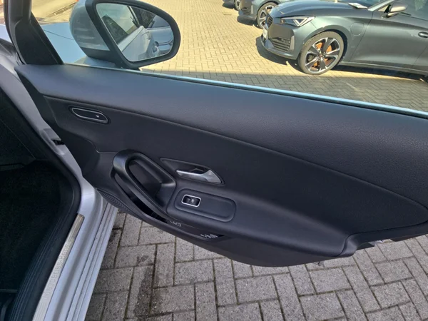 MERCEDES-BENZ A 250 (2023) — foto 9 van 24