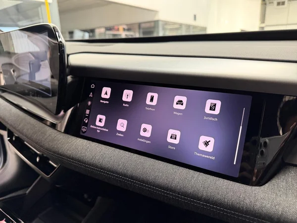 AUDI Q6 e-tron (2026) — foto 15 van 24