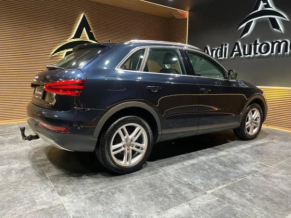 Audi Q3 (2015) — foto 8 van 20