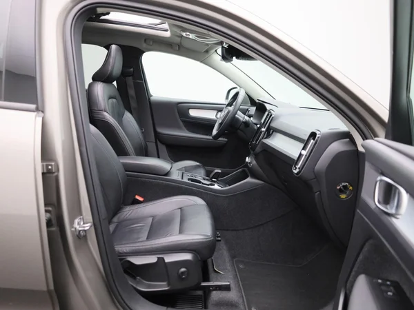 Volvo XC40 (2021) — foto 27 van 42