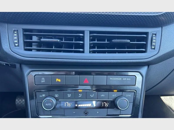 Volkswagen T-Cross (2020) — foto 11 van 29