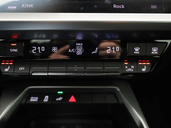 Audi A3 (2021) — foto 17 van 45