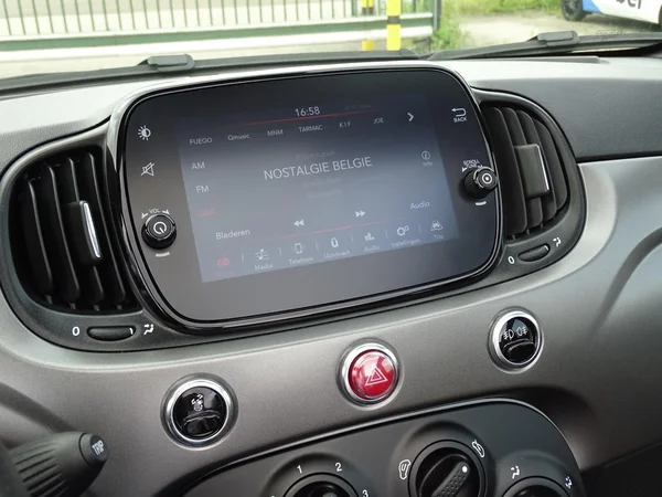 Fiat 500C (2024) — foto 10 van 24