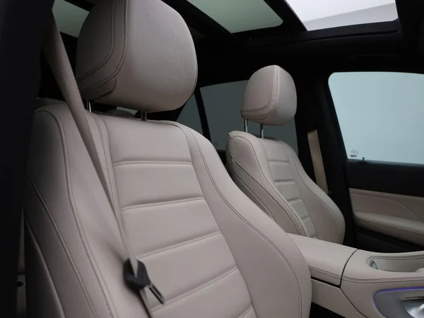 Mercedes-Benz GLE (2022) — foto 36 van 58