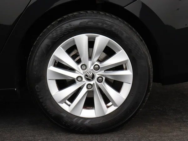 SKODA Octavia Combi (2024) — foto 15 van 19