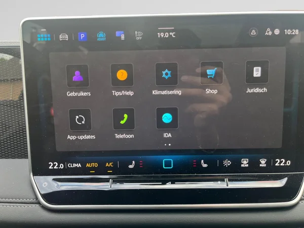 VOLKSWAGEN Tiguan (2026) — foto 2 van 16