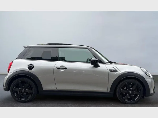 MINI Mini (2023) — foto 28 van 29