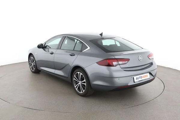 Opel Insignia (2020) — foto 10 van 16