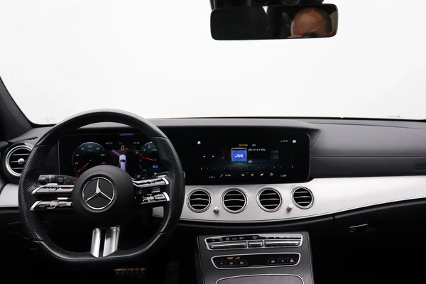 Mercedes-Benz E-Klasse (2022) — foto 15 van 29