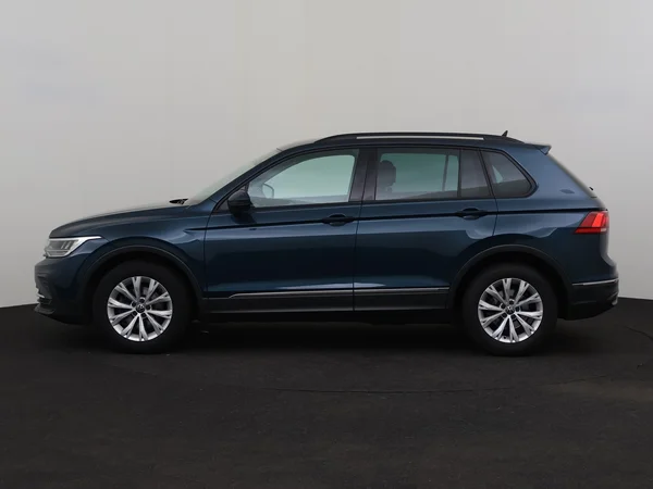 VOLKSWAGEN Tiguan (2022) — foto 12 van 28