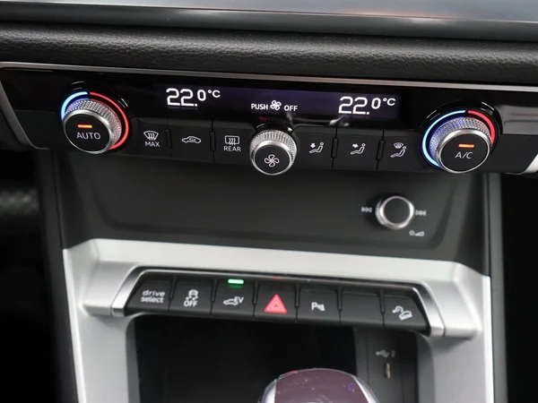 AUDI Q3 PHEV (2023) — foto 14 van 26