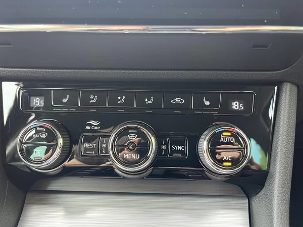 SKODA Superb Combi (2024) — foto 9 van 19