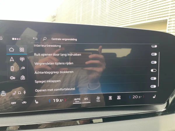 AUDI Q6 e-tron (2025) — foto 22 van 24