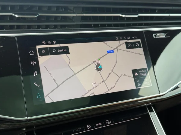 AUDI Q8 PHEV (2023) — foto 7 van 20