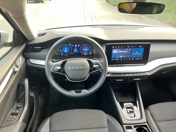 SKODA Octavia Combi (2025) — foto 12 van 25