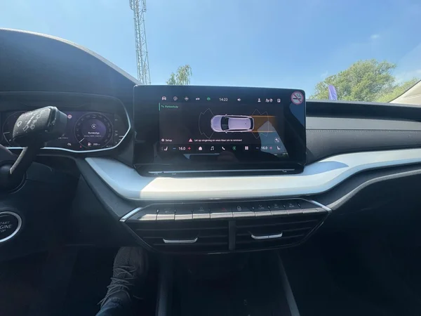 SKODA Octavia Combi (2025) — foto 7 van 21
