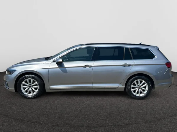 VOLKSWAGEN Passat Variant (2024) — foto 20 van 24