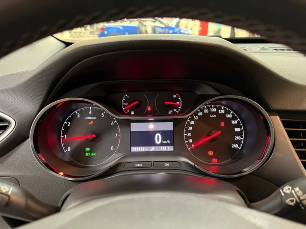 Opel Crossland (2023) — foto 8 van 28