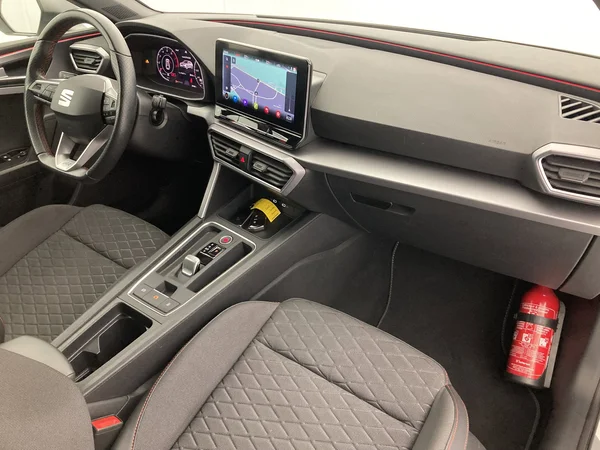 SEAT Leon ST (2024) — foto 8 van 36