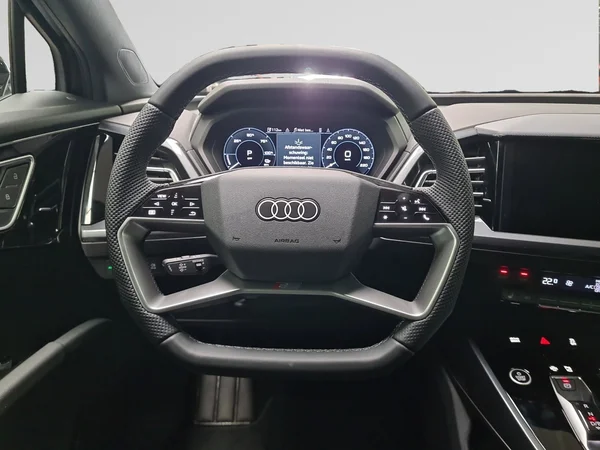 AUDI Q4 e-tron (2024) — foto 3 van 24