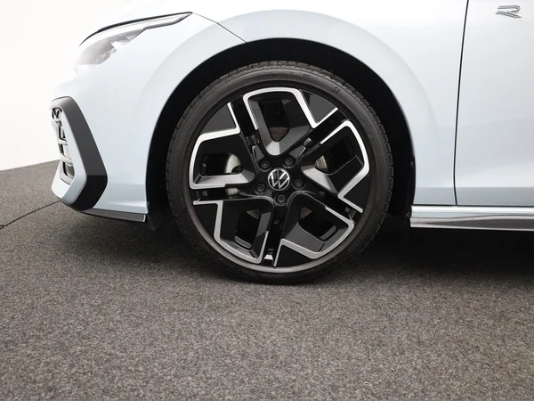 VOLKSWAGEN Golf VIII (2025) — foto 15 van 22