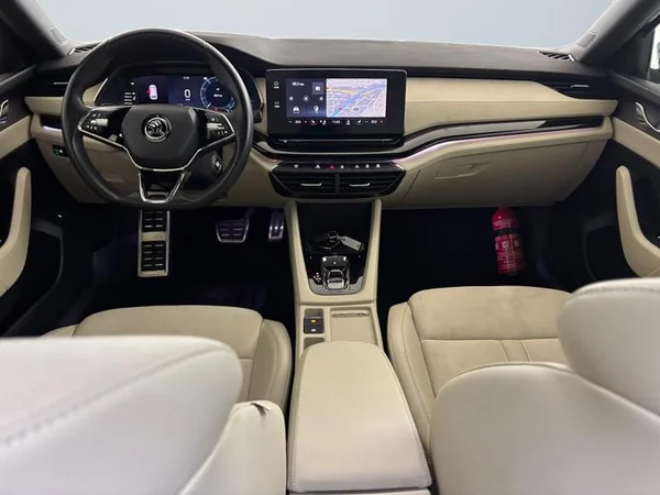 SKODA Octavia Combi (2023) — foto 4 van 17