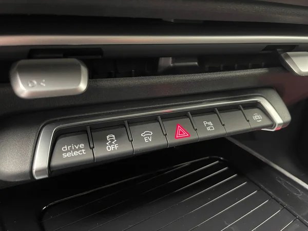 AUDI Q3 SUV e-hybrid (PHEV) (2025) — foto 2 van 16